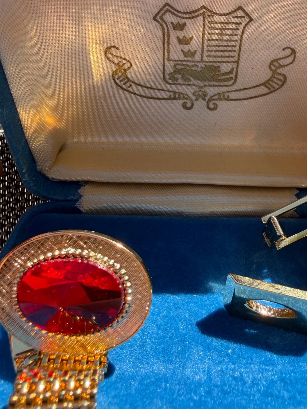 VTG Mid-Century Gold Mesh Wrap Cufflinks - Ruby Faced Gemstone